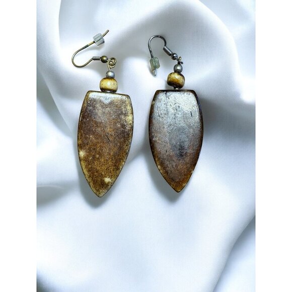 Vintage Tribal-Inspired Shell Carved Earrings With Spiral Design & Hook Closure - Picture 4 of 8